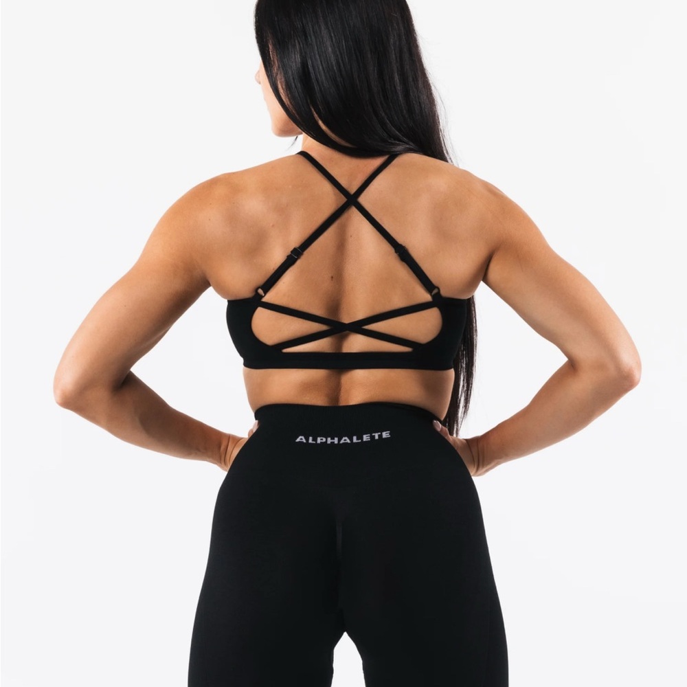 Alphalete Amplify Back Cross Bra, Black Criss-Cross Sports Bra